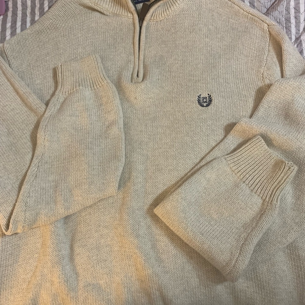Men’s off white comfort long sleeve sweaters. Brand CHAPS